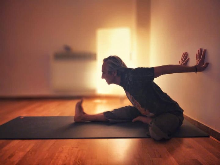 Jānu śirsāsana, preparazione