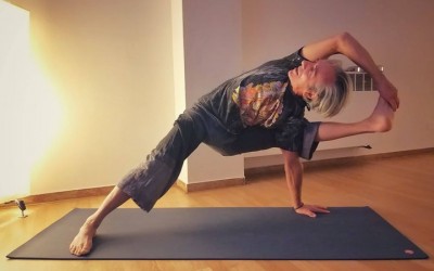 Viśvāmitrāsana, la posizione di Viśvāmitra